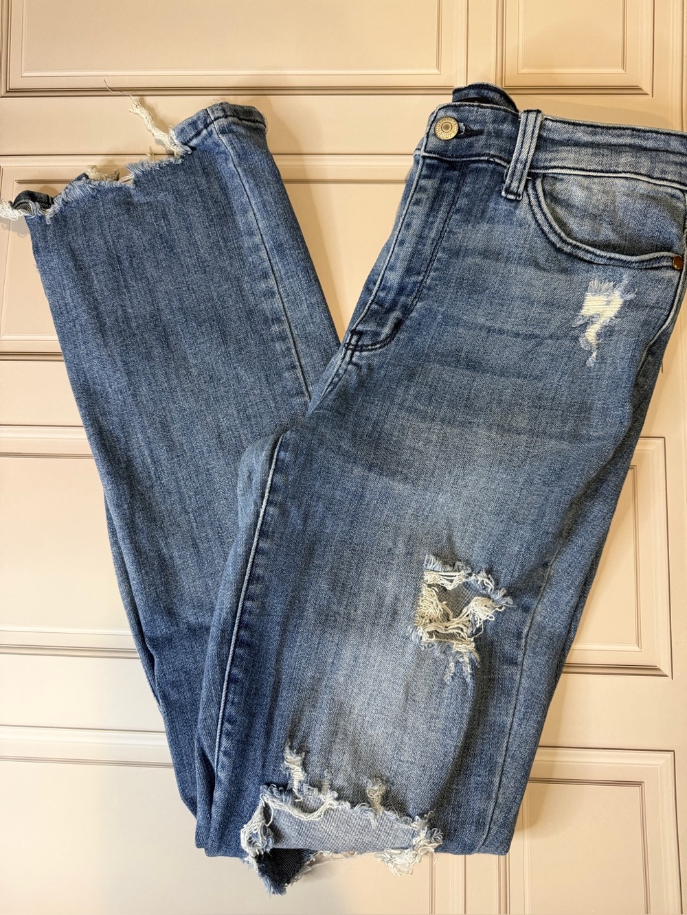Judy Blue Light Blue Distressed Cropped Jeans